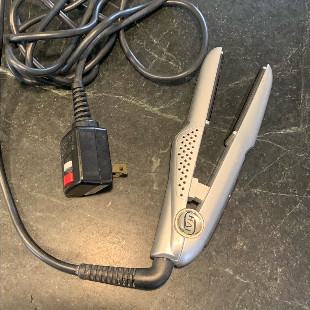 HAI | Travel Size Straightener | Hair Styling Tool